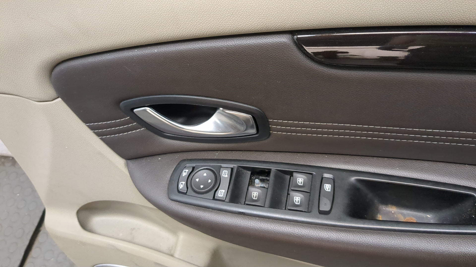 Дверь передняя правая