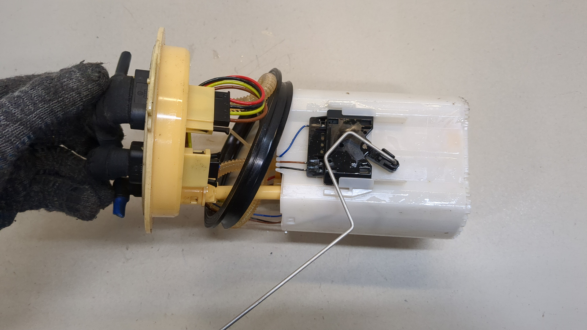 Насос топливный электрический