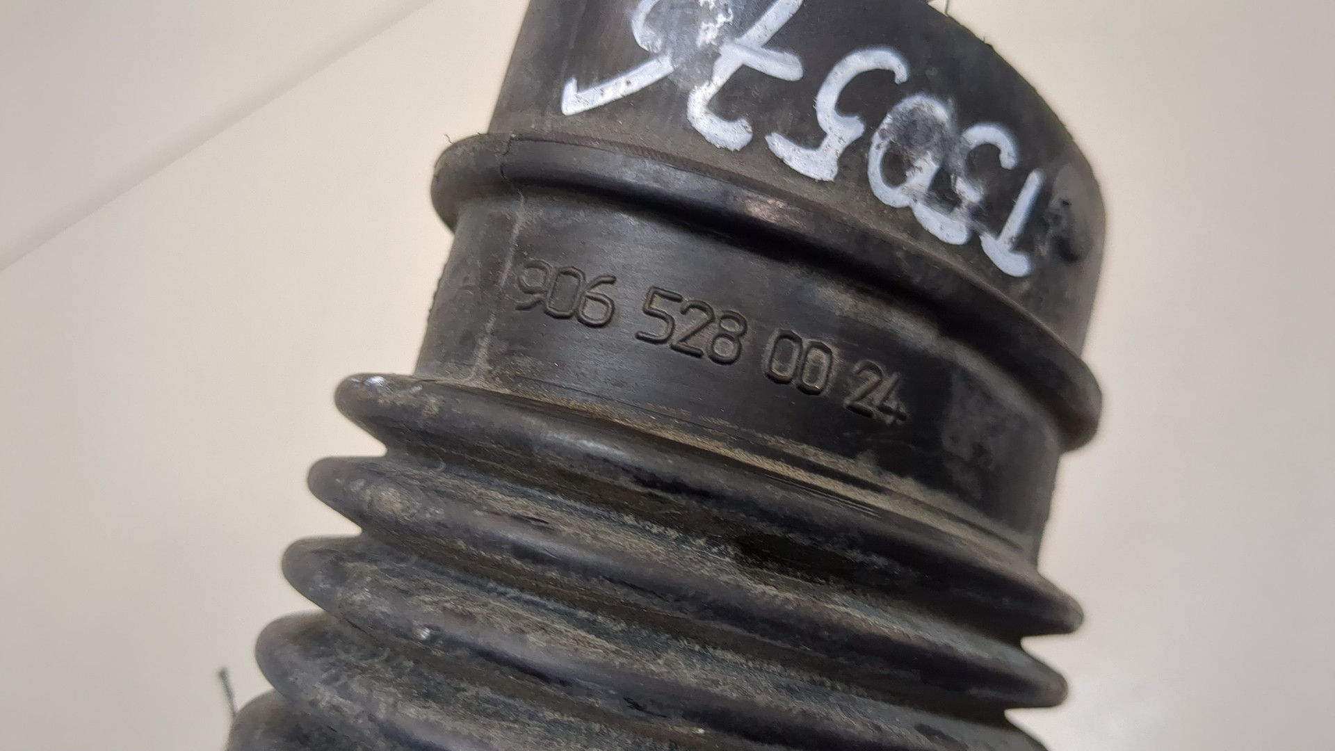 Патрубок воздушного фильтра