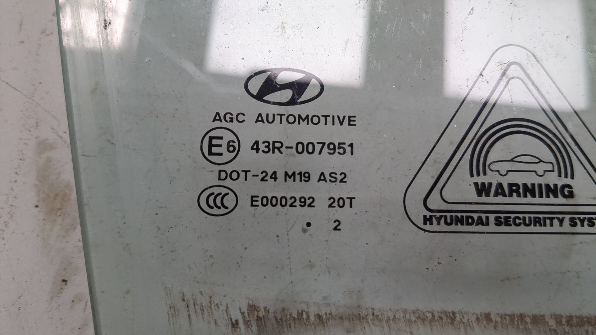 Стекло двери передней правой