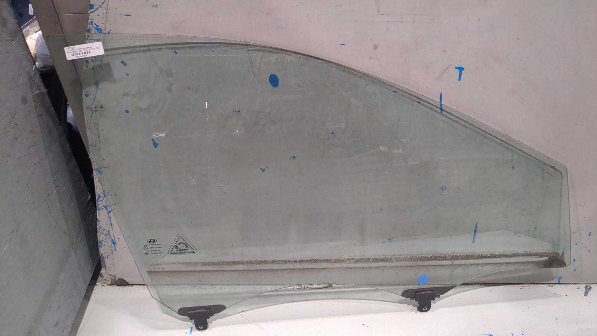 Стекло двери передней правой