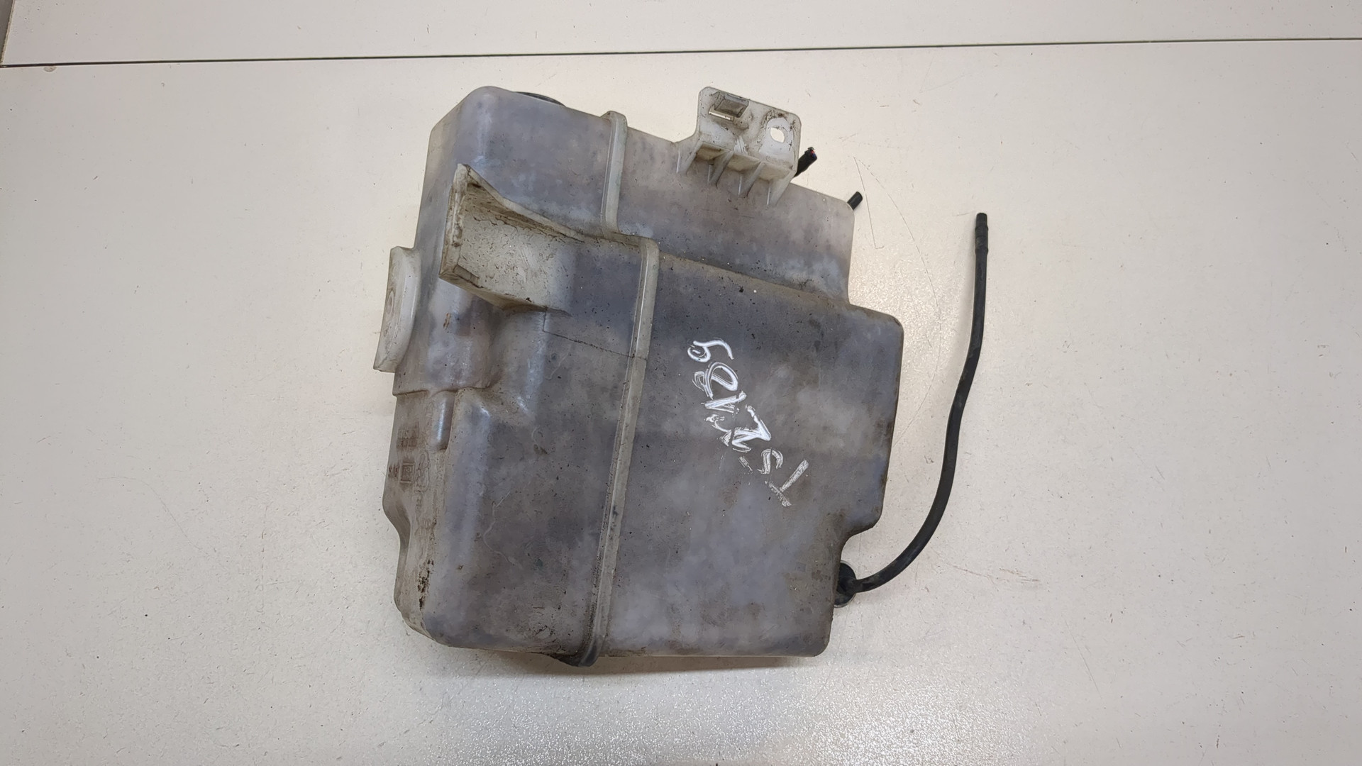 Бачок омывателя лобового стекла