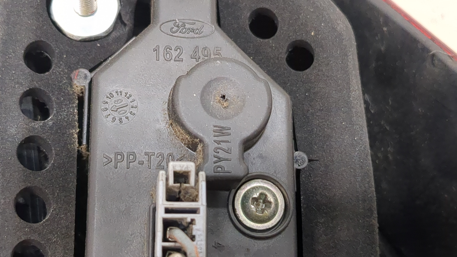 Фонарь задний левый