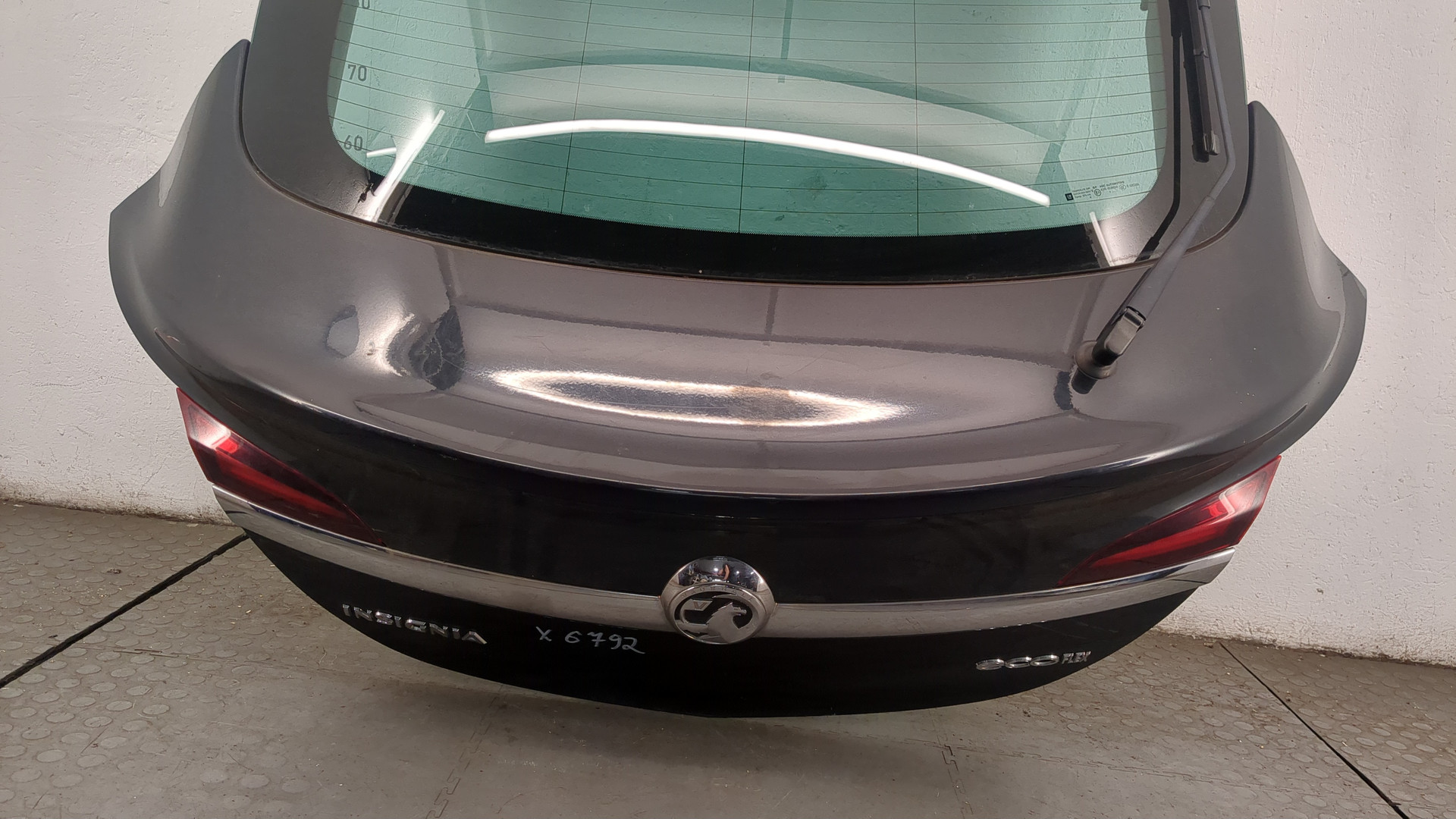 Дверь багажника