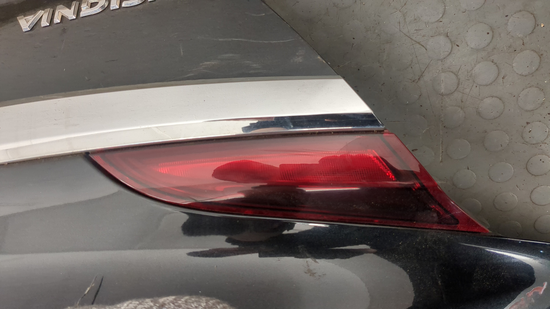 Дверь багажника