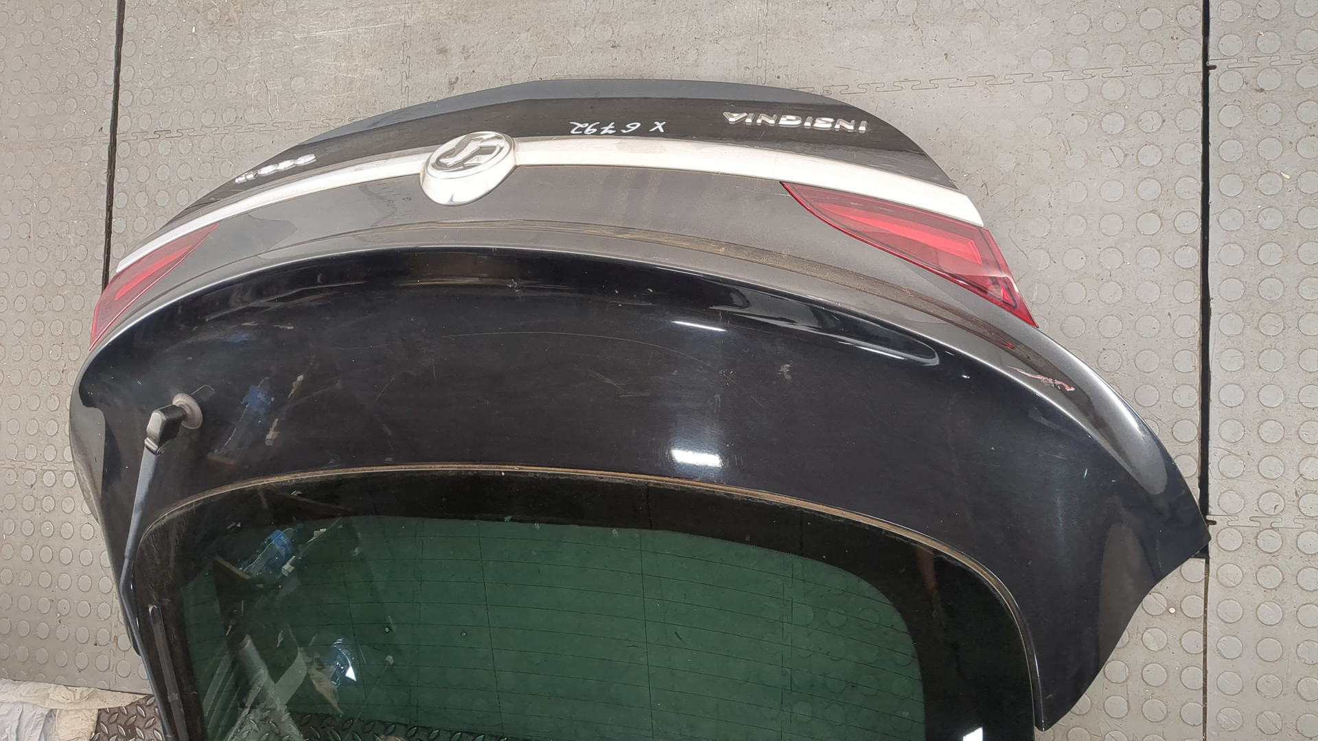 Дверь багажника