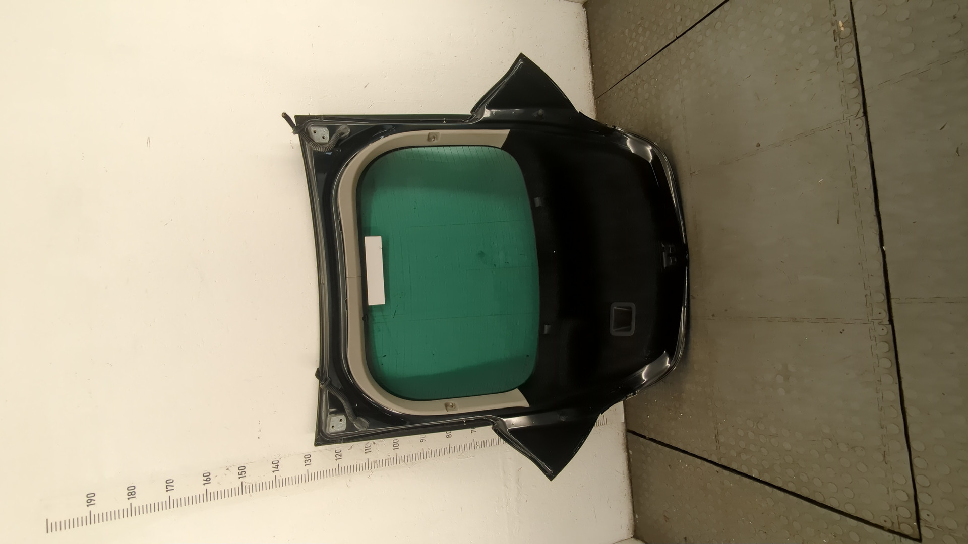 Дверь багажника