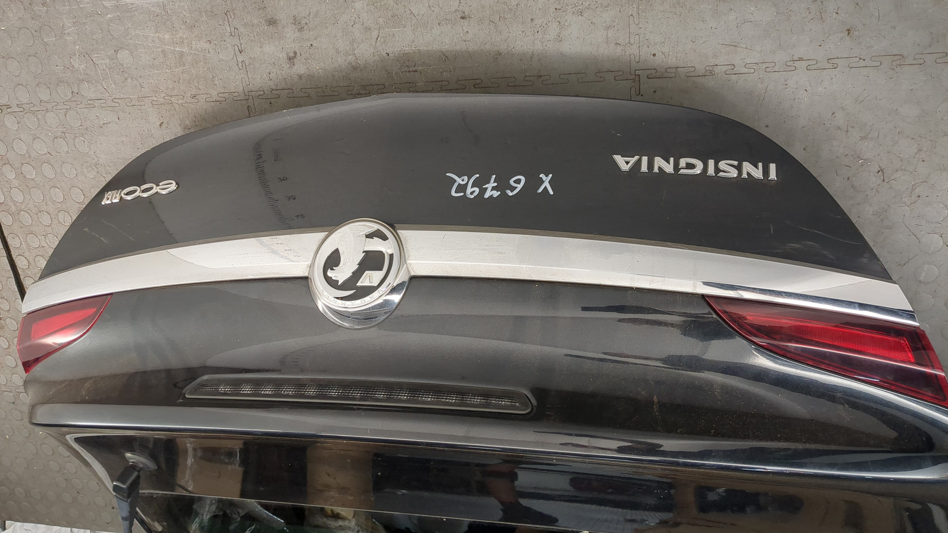 Дверь багажника