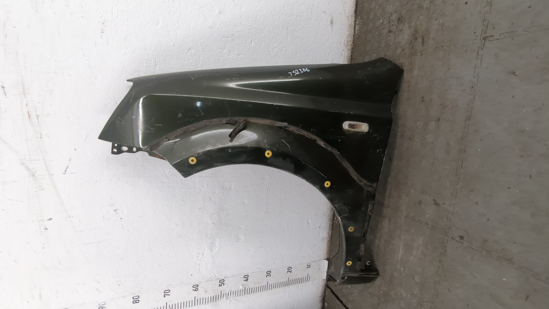 Крыло переднее левое