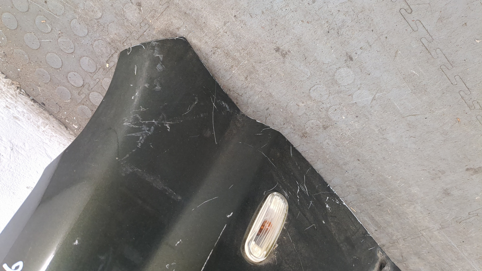 Крыло переднее левое