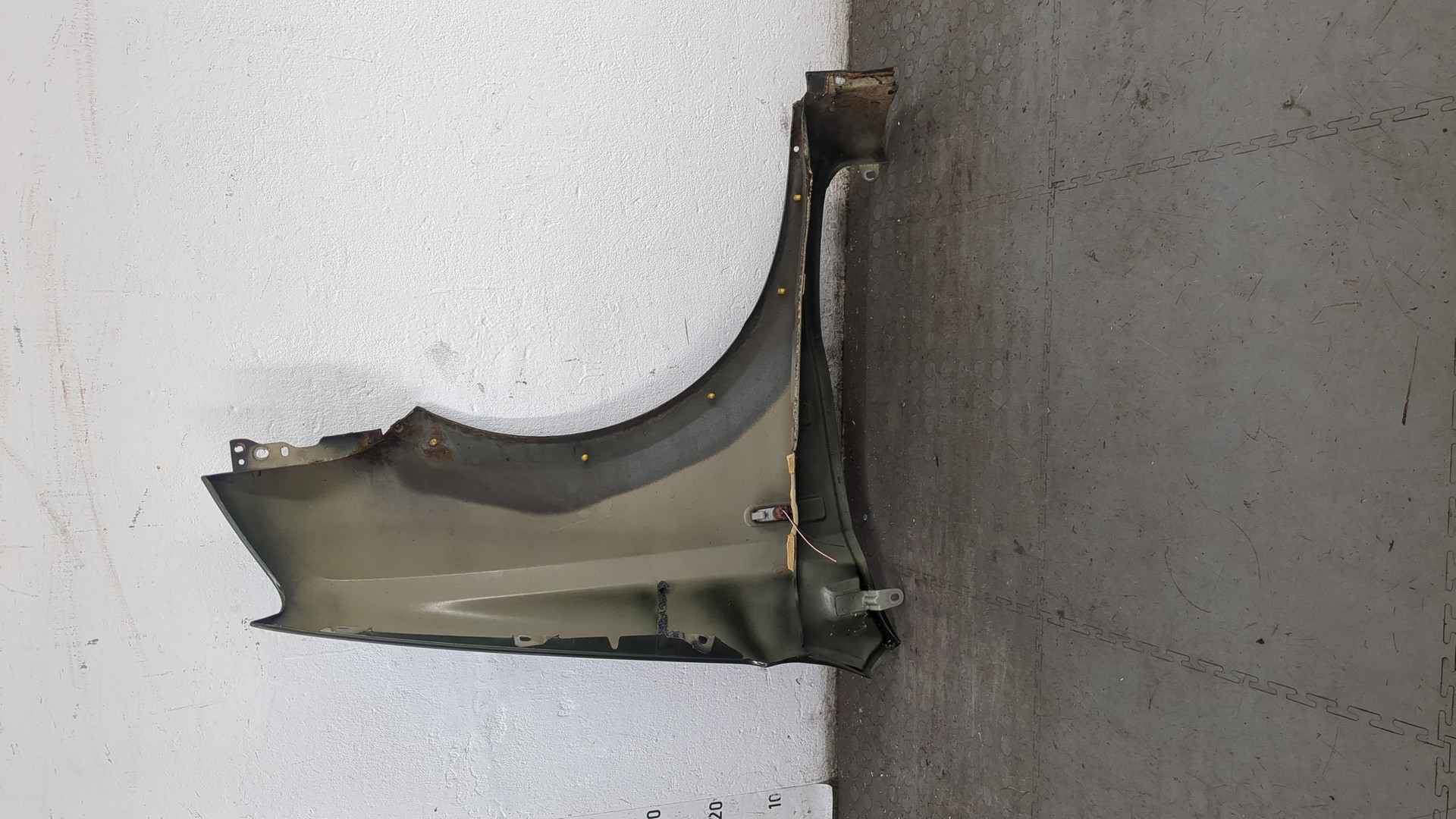 Крыло переднее левое