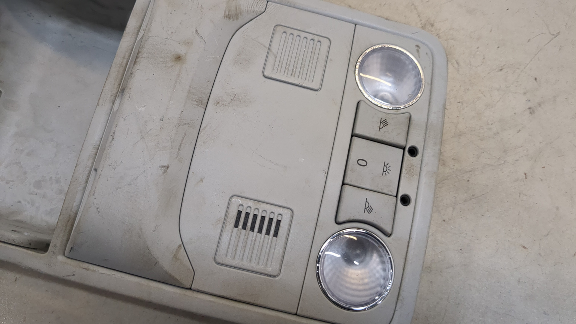 Плафон салонный