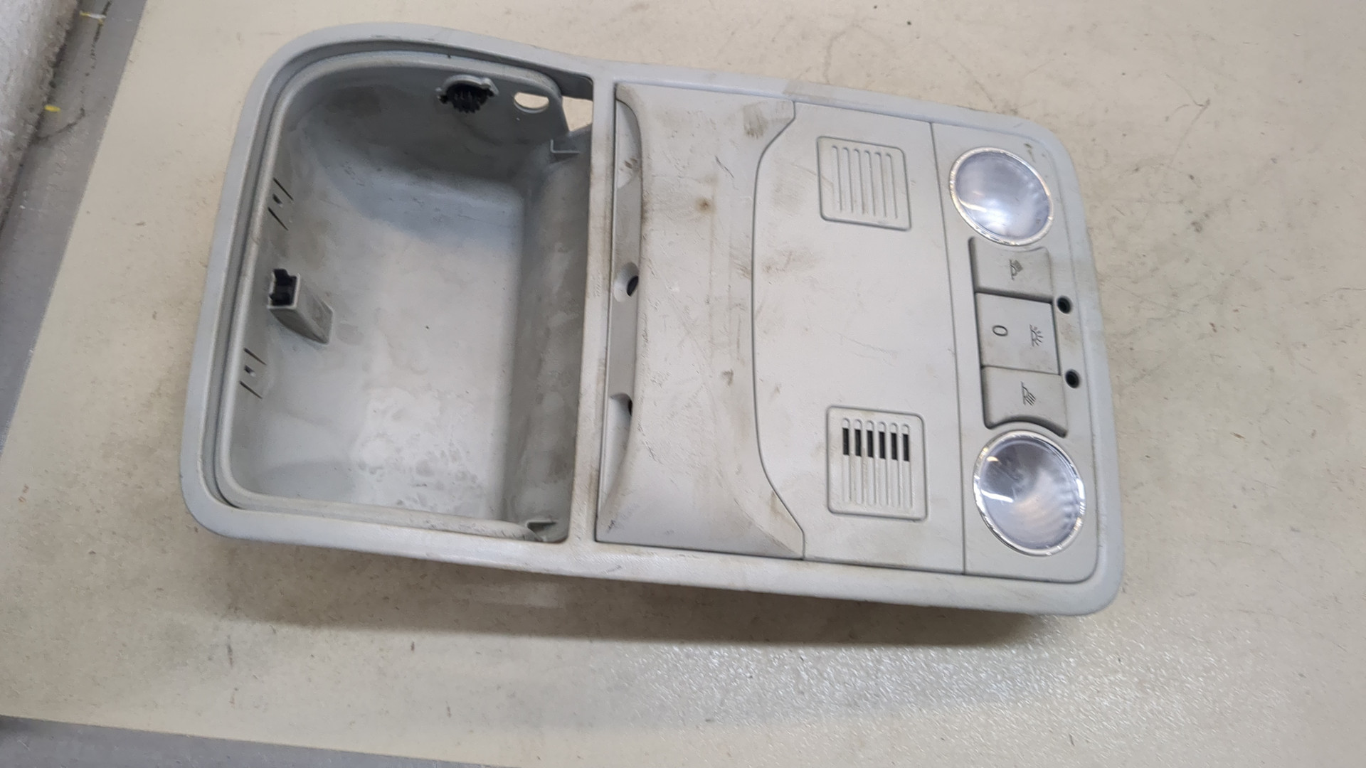 Плафон салонный