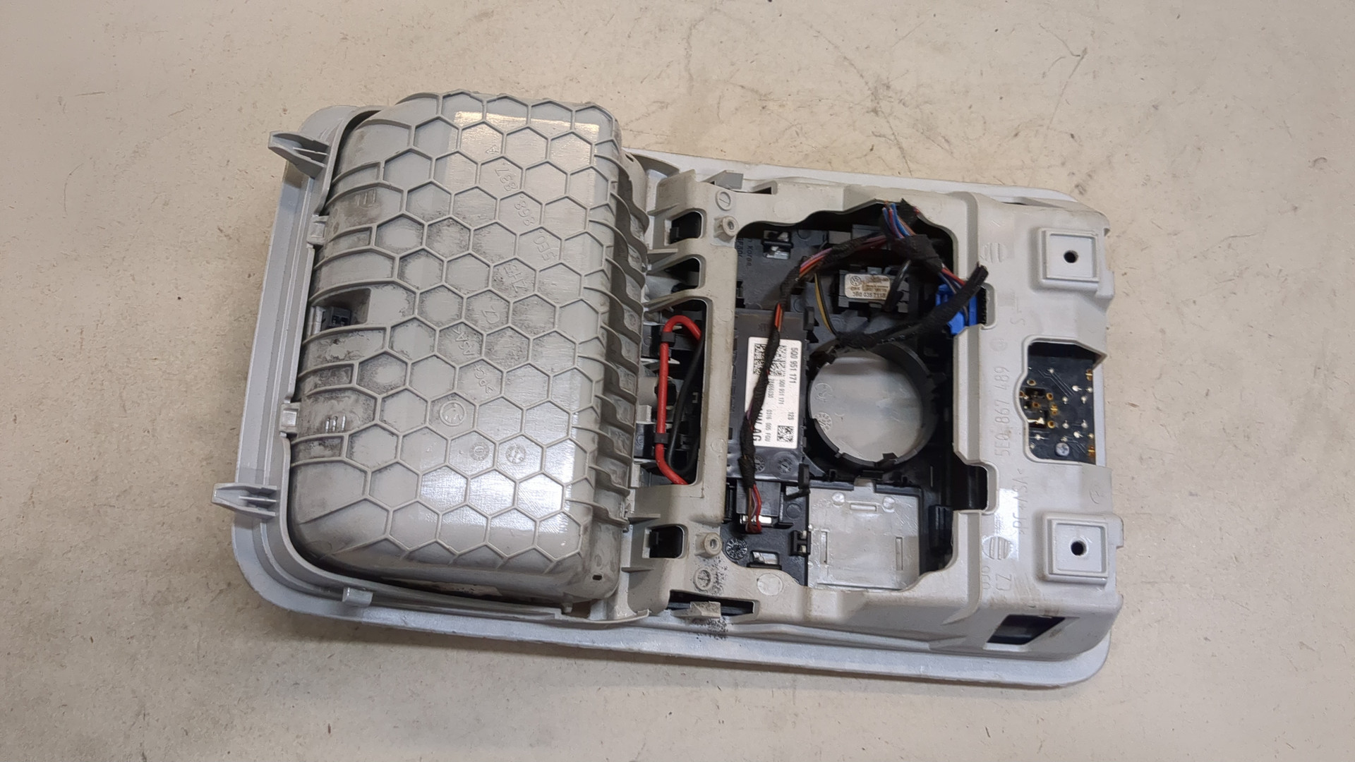 Плафон салонный