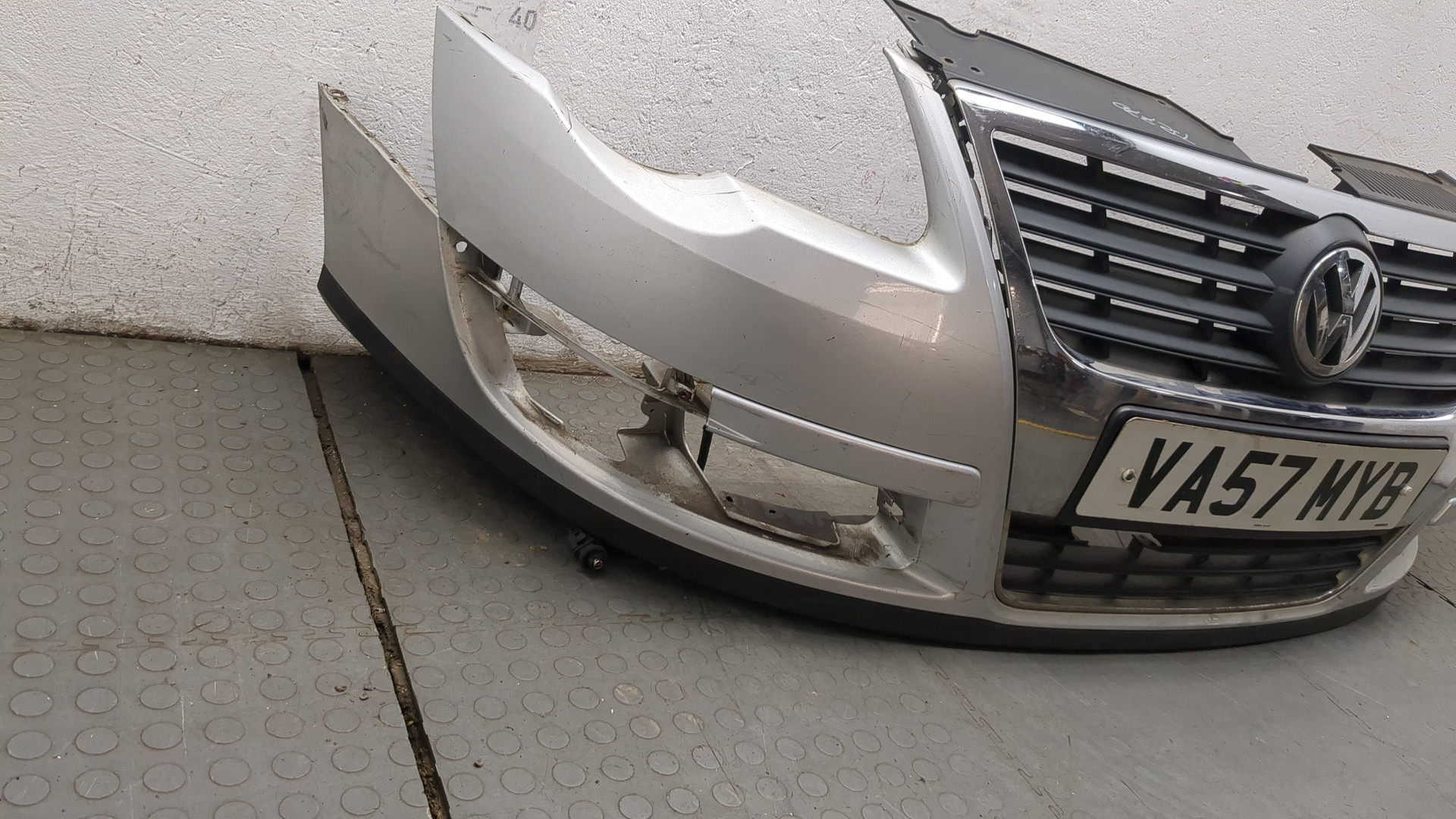 Бампер передний