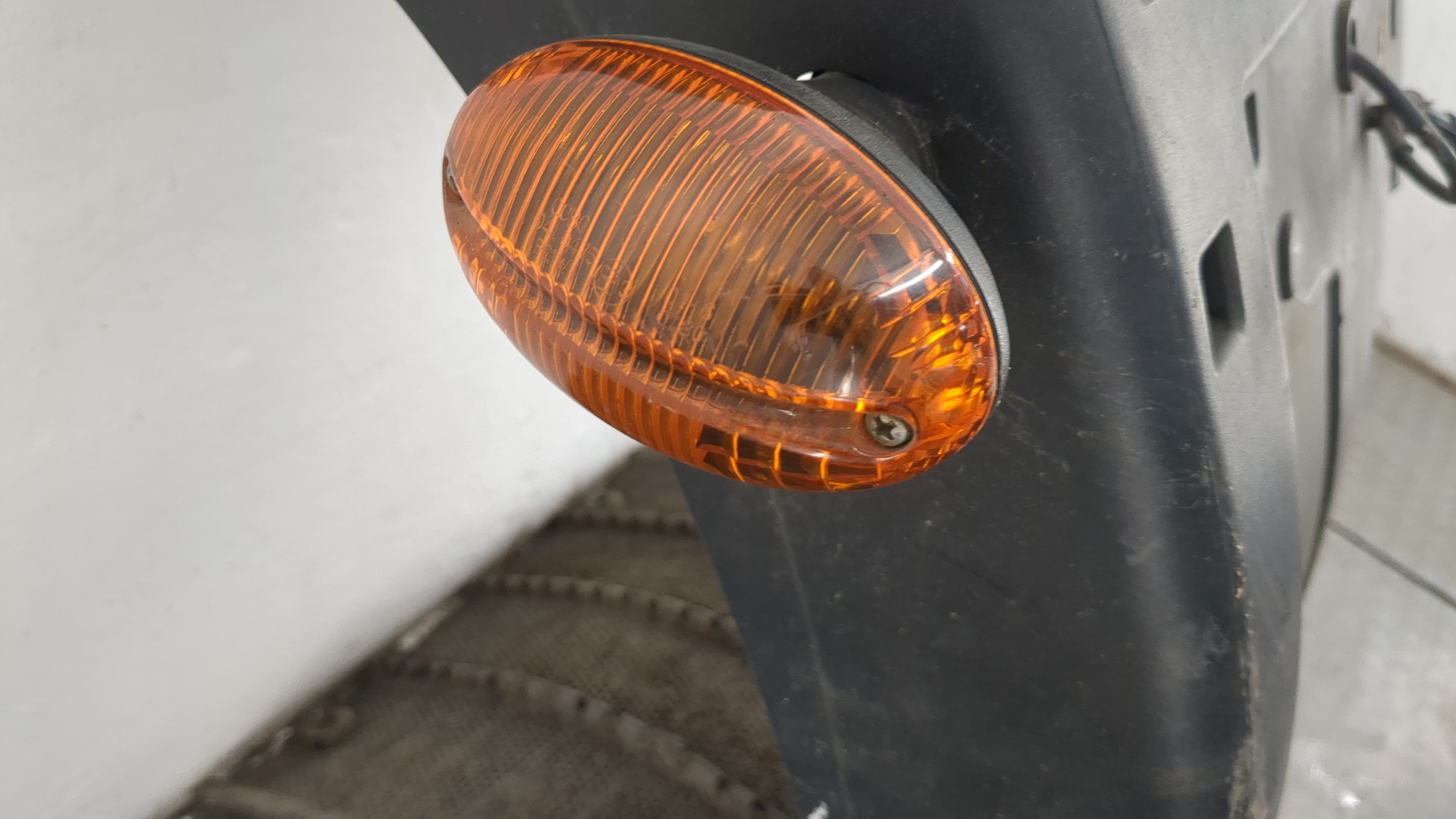 Крыло переднее левое