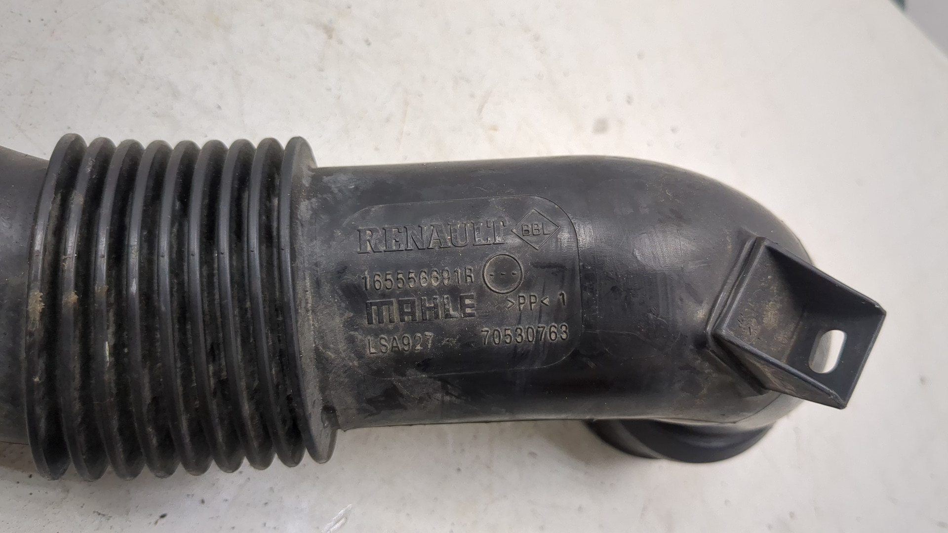 Патрубок воздушного фильтра