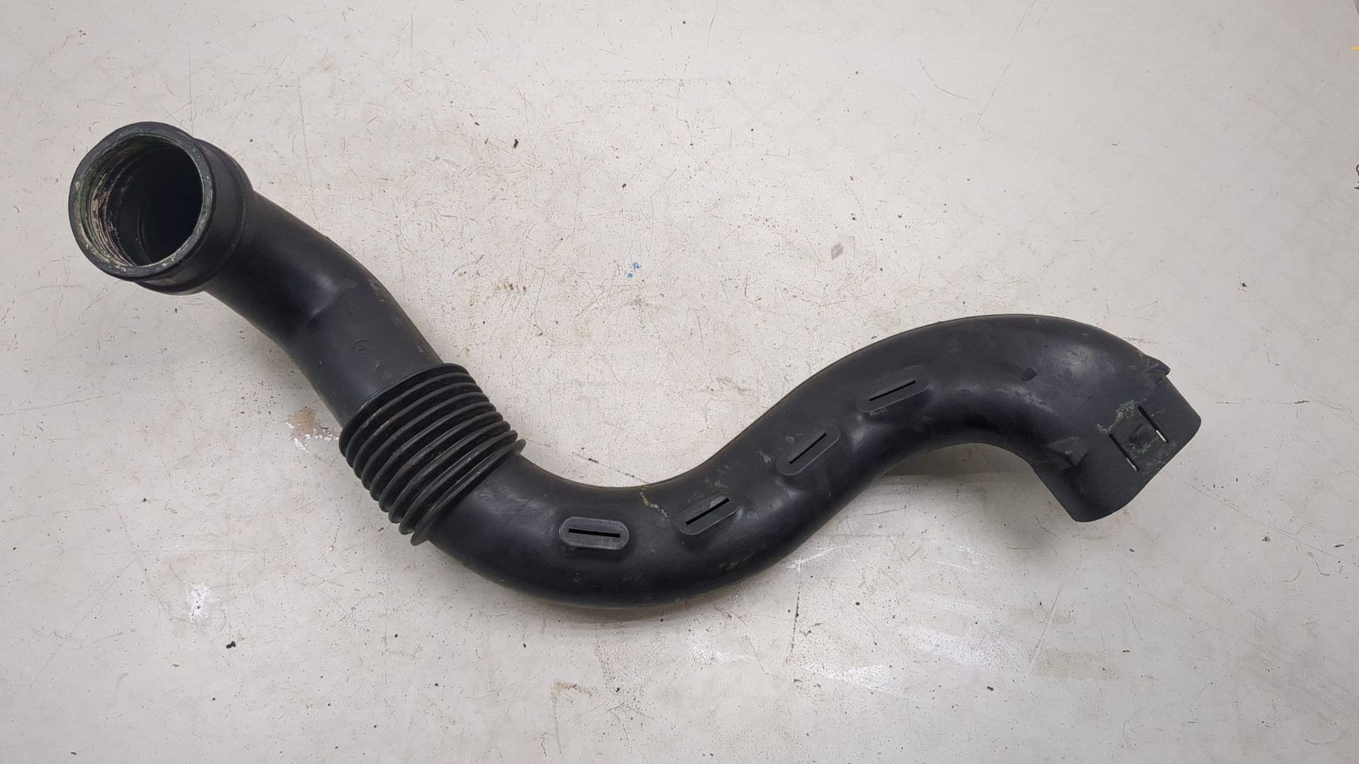 Патрубок воздушного фильтра