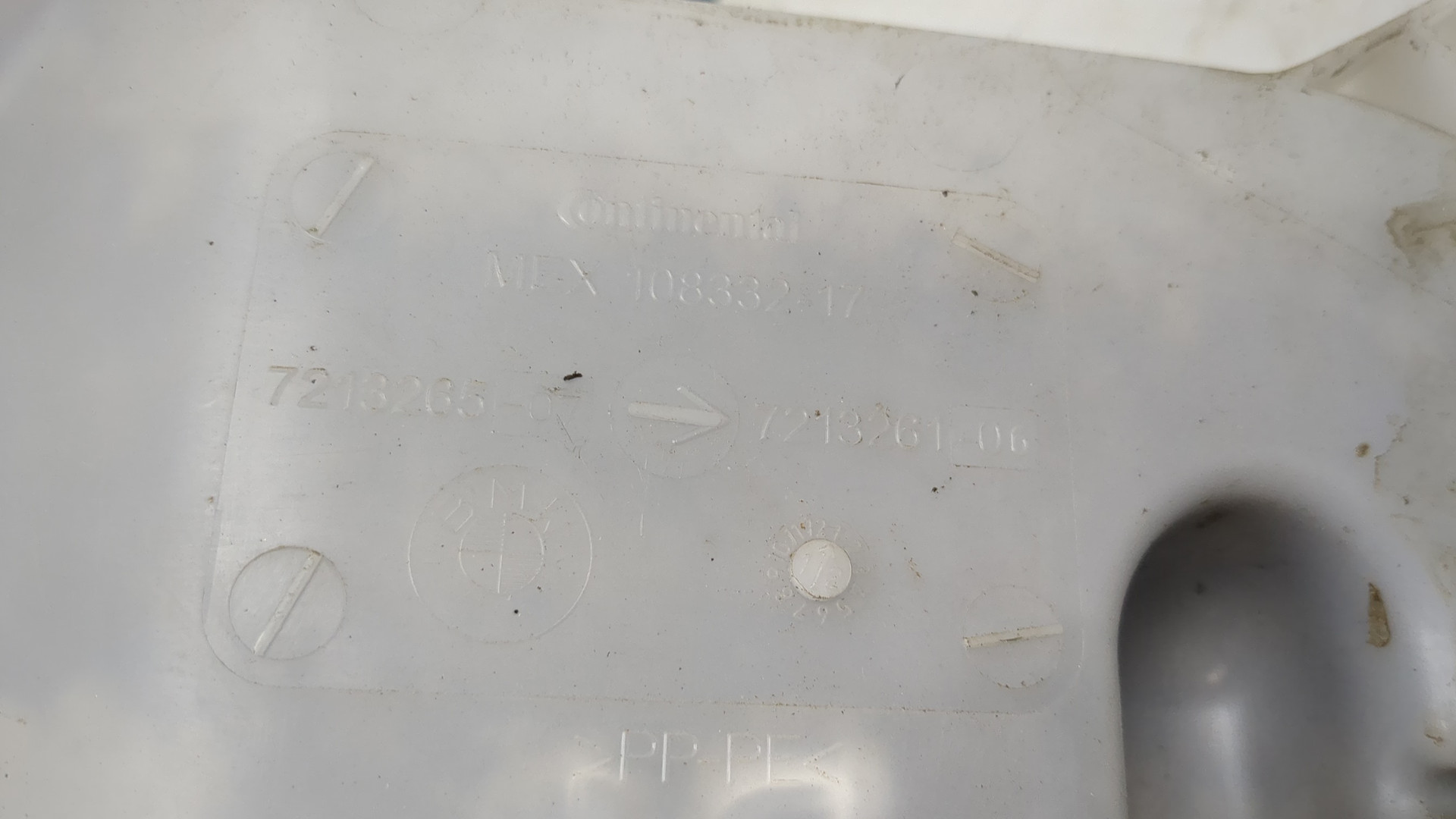 Бачок омывателя лобового стекла