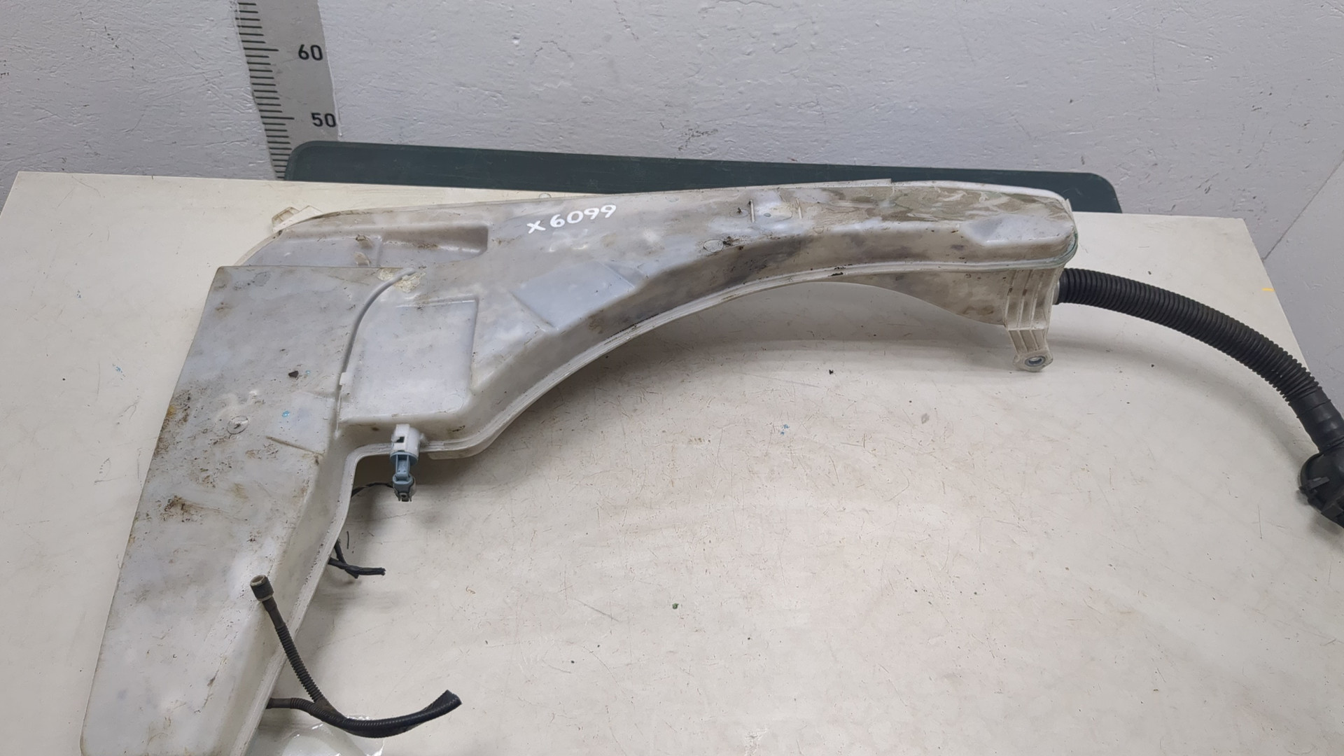 Бачок омывателя лобового стекла