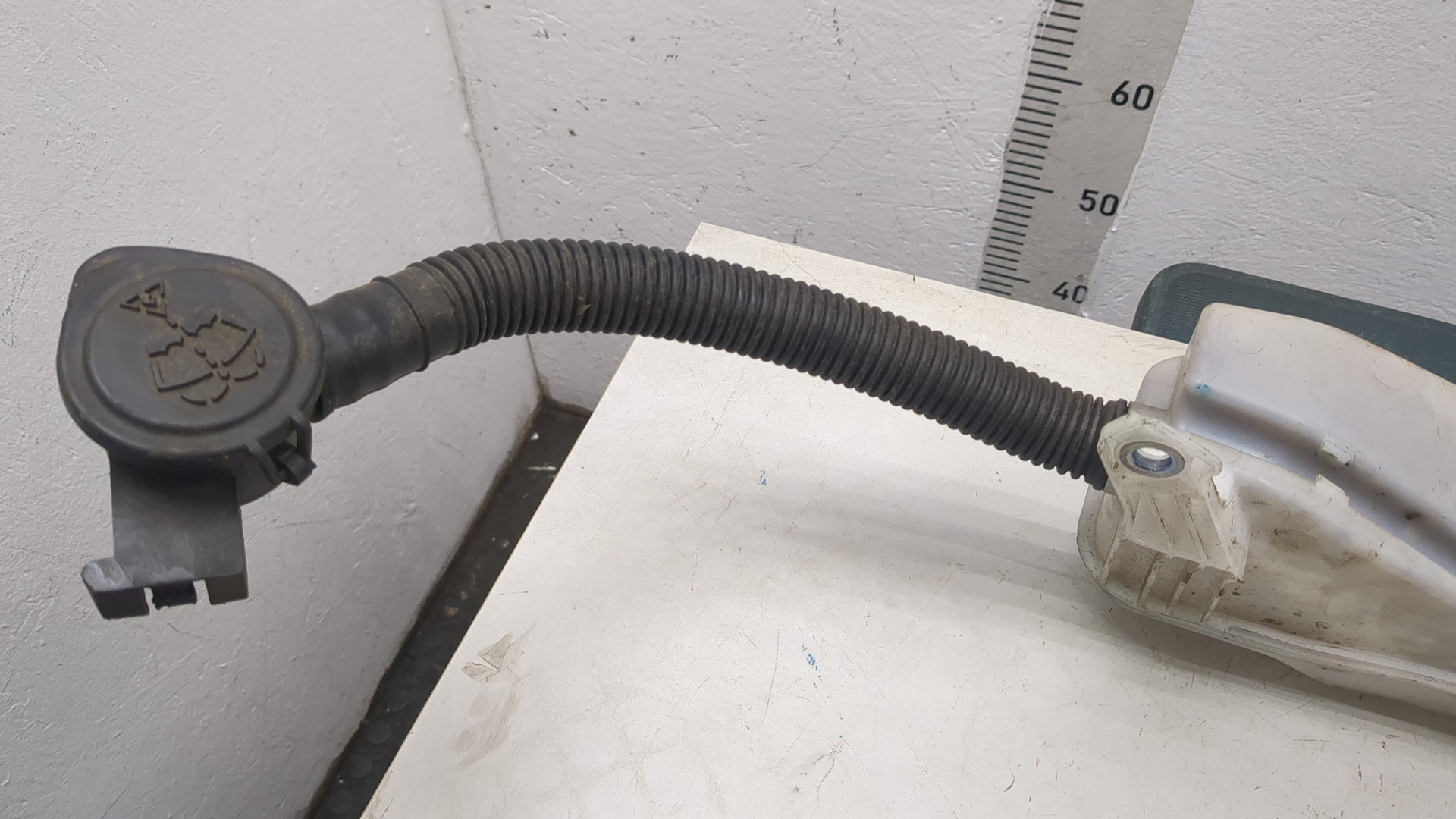 Бачок омывателя лобового стекла