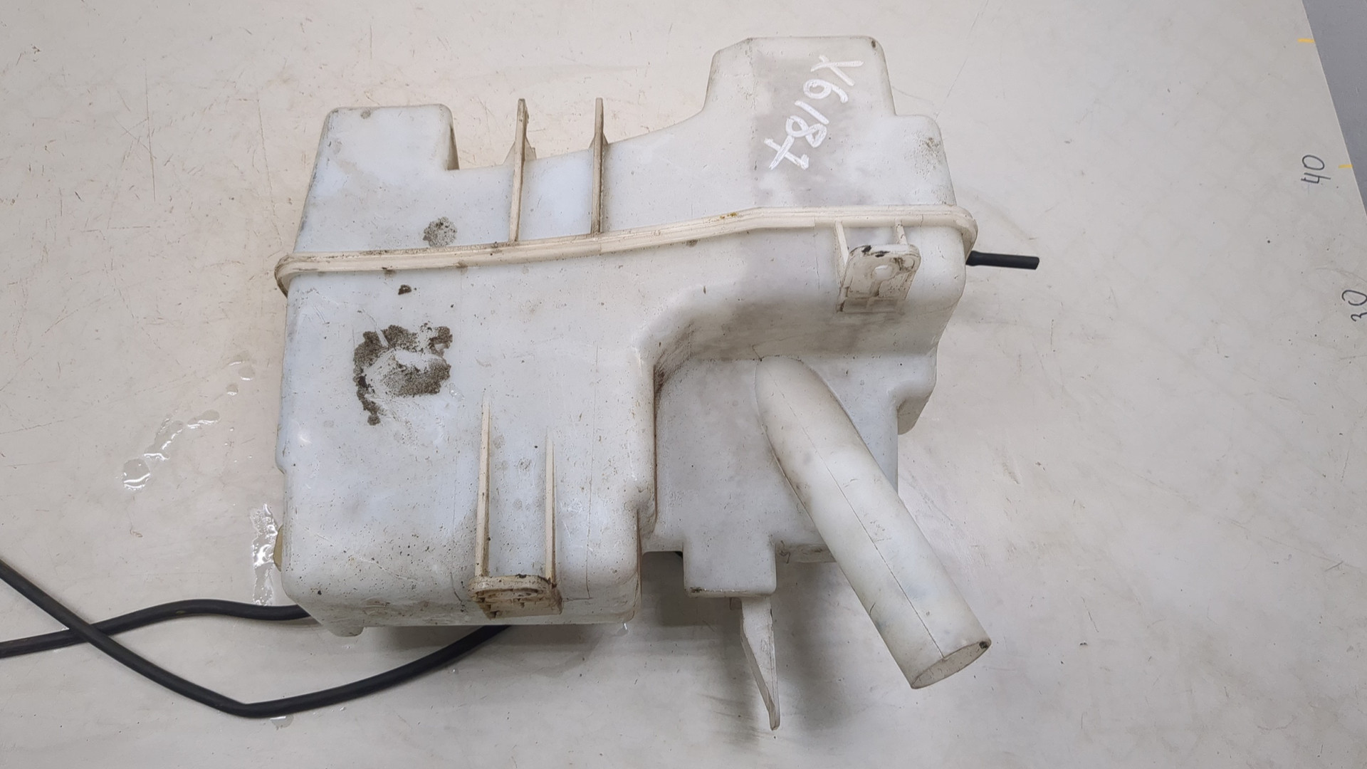 Бачок омывателя лобового стекла