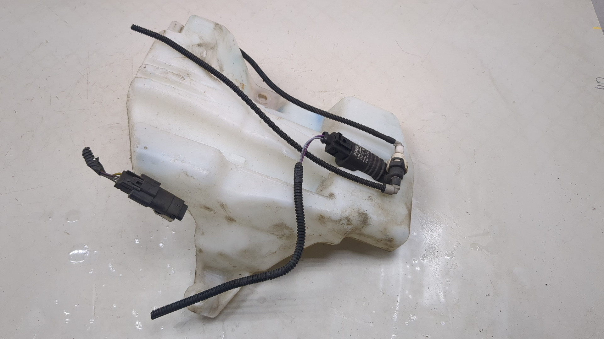 Бачок омывателя лобового стекла