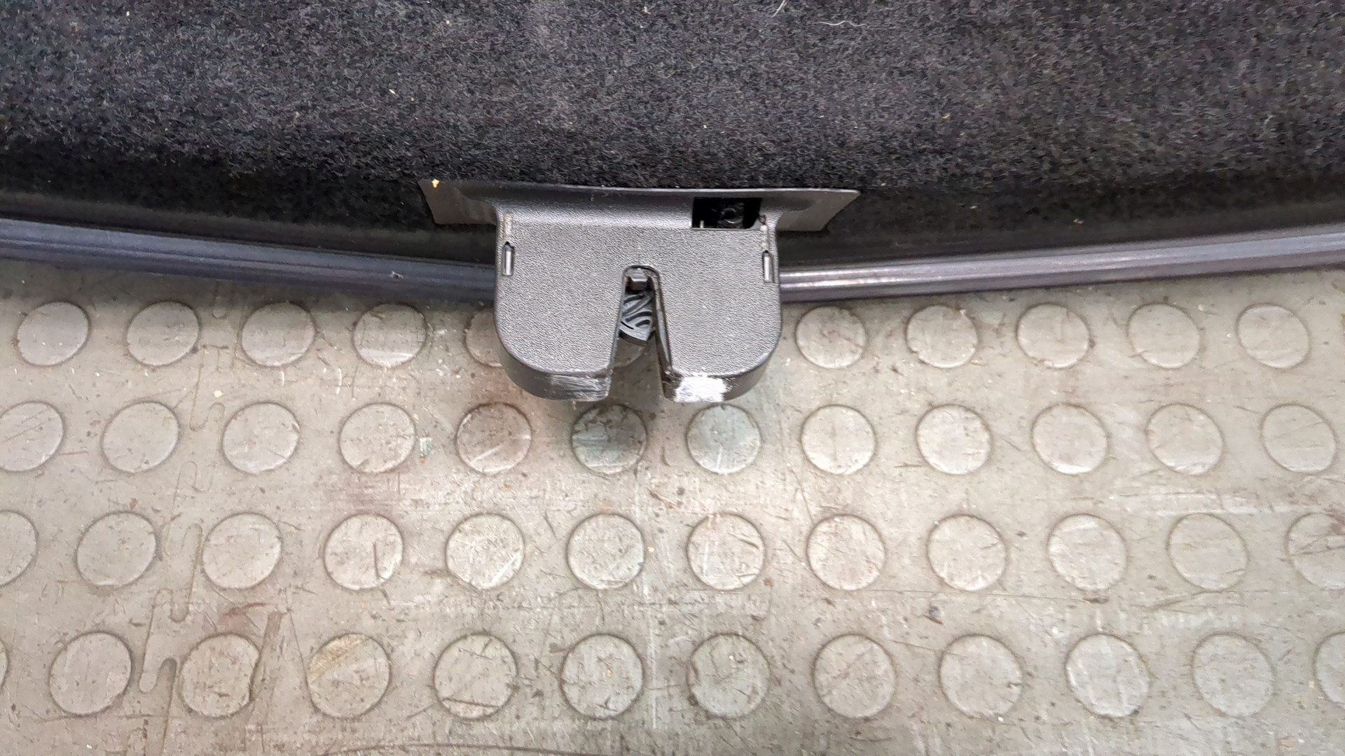 Дверь багажника