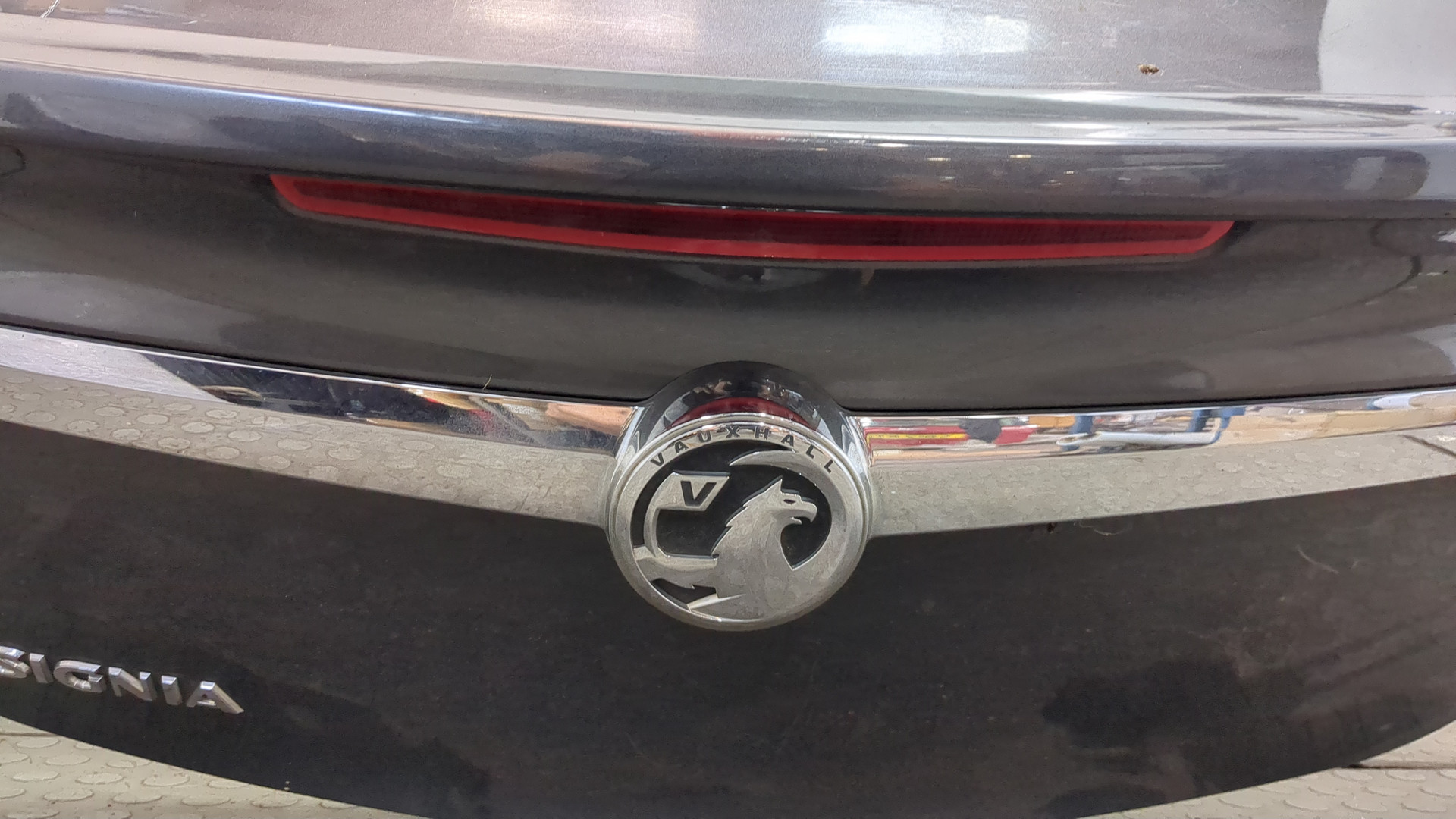 Дверь багажника