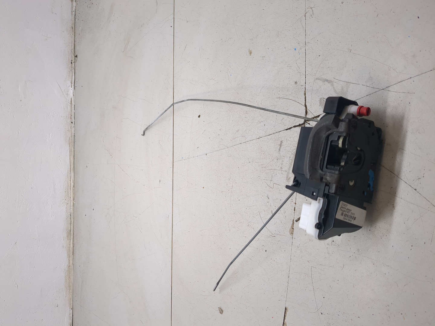 Замок двери задней левой