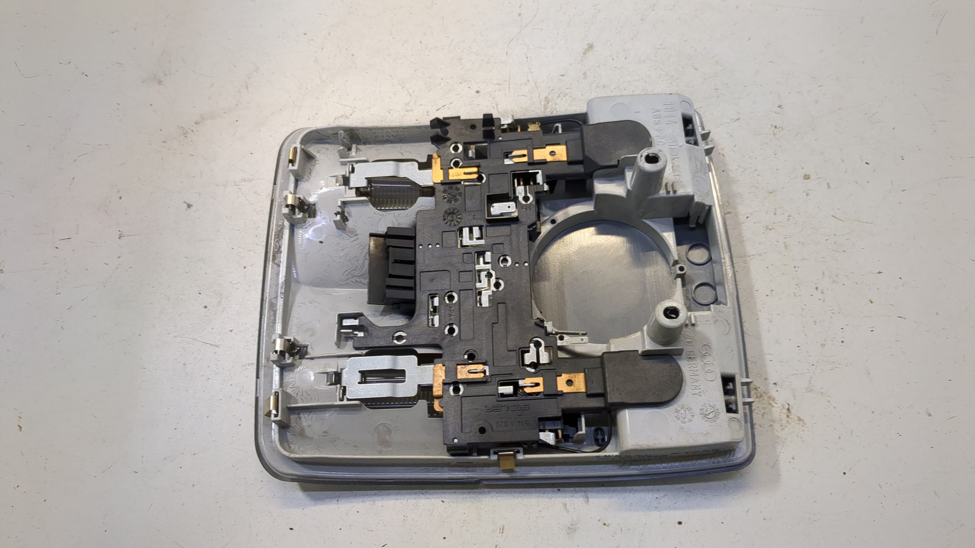 Плафон салонный