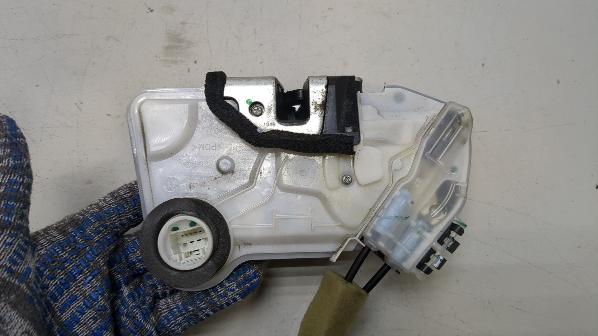 Замок двери передней правой