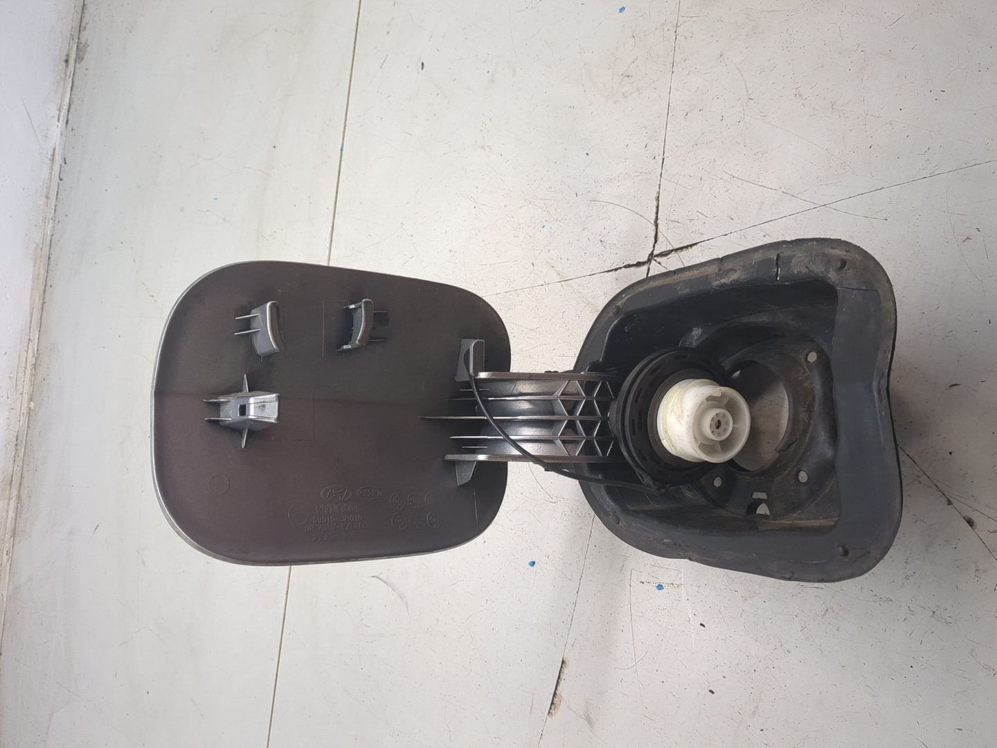 Лючок бензобака