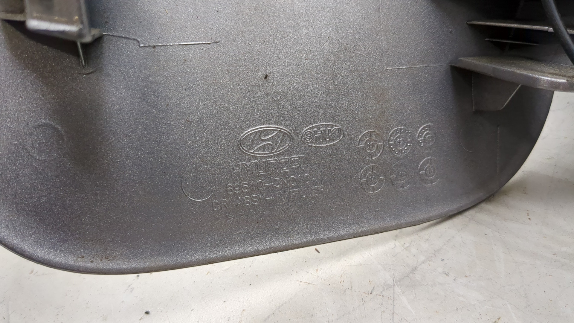 Лючок бензобака