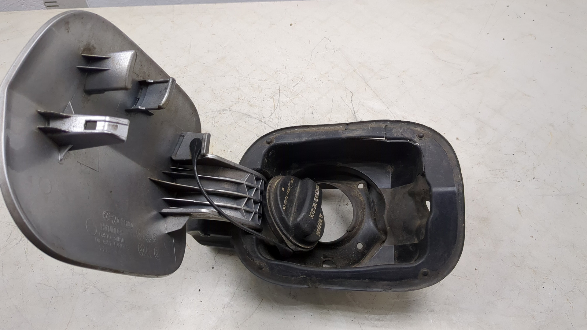 Лючок бензобака