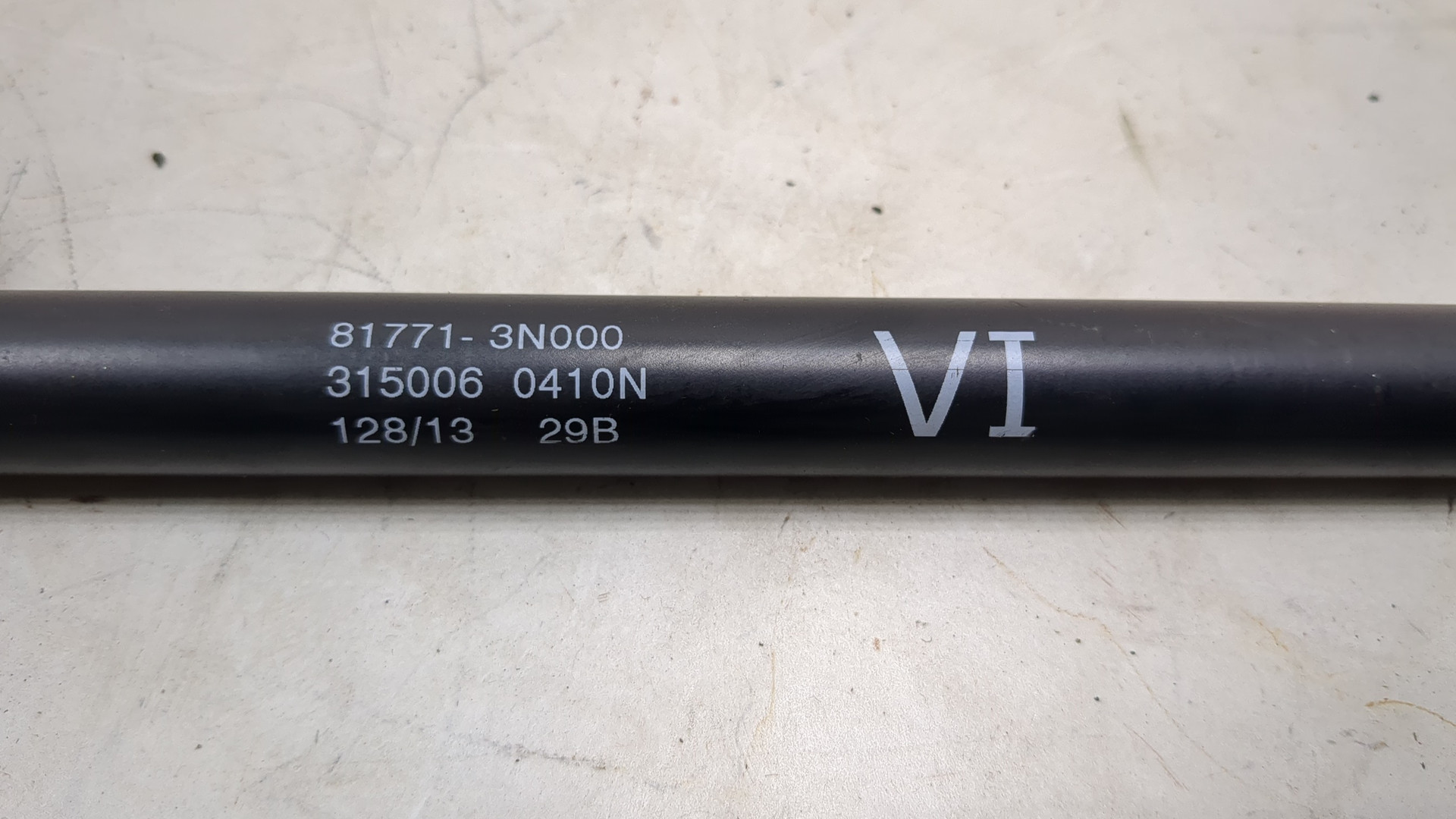 Амортизатор крышки багажника