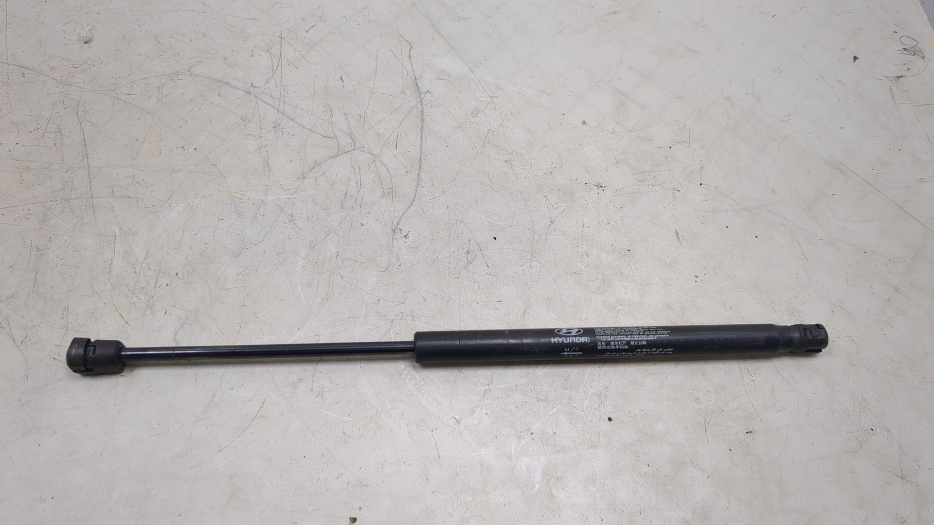 Амортизатор крышки багажника