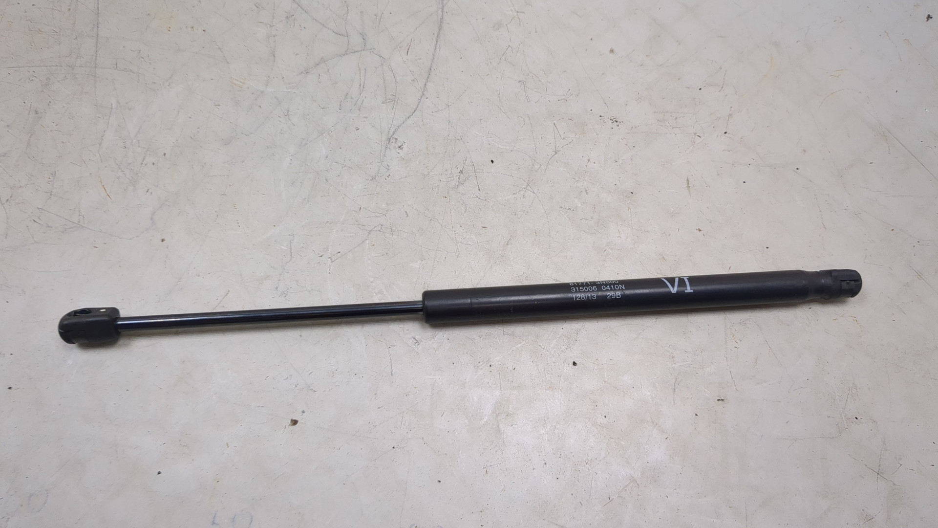 Амортизатор крышки багажника