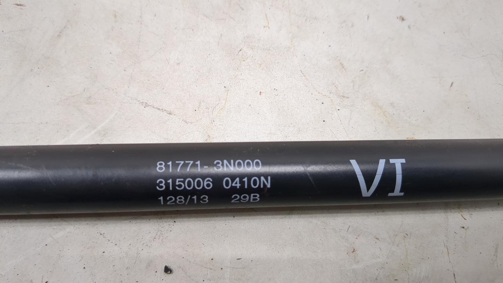 Амортизатор крышки багажника