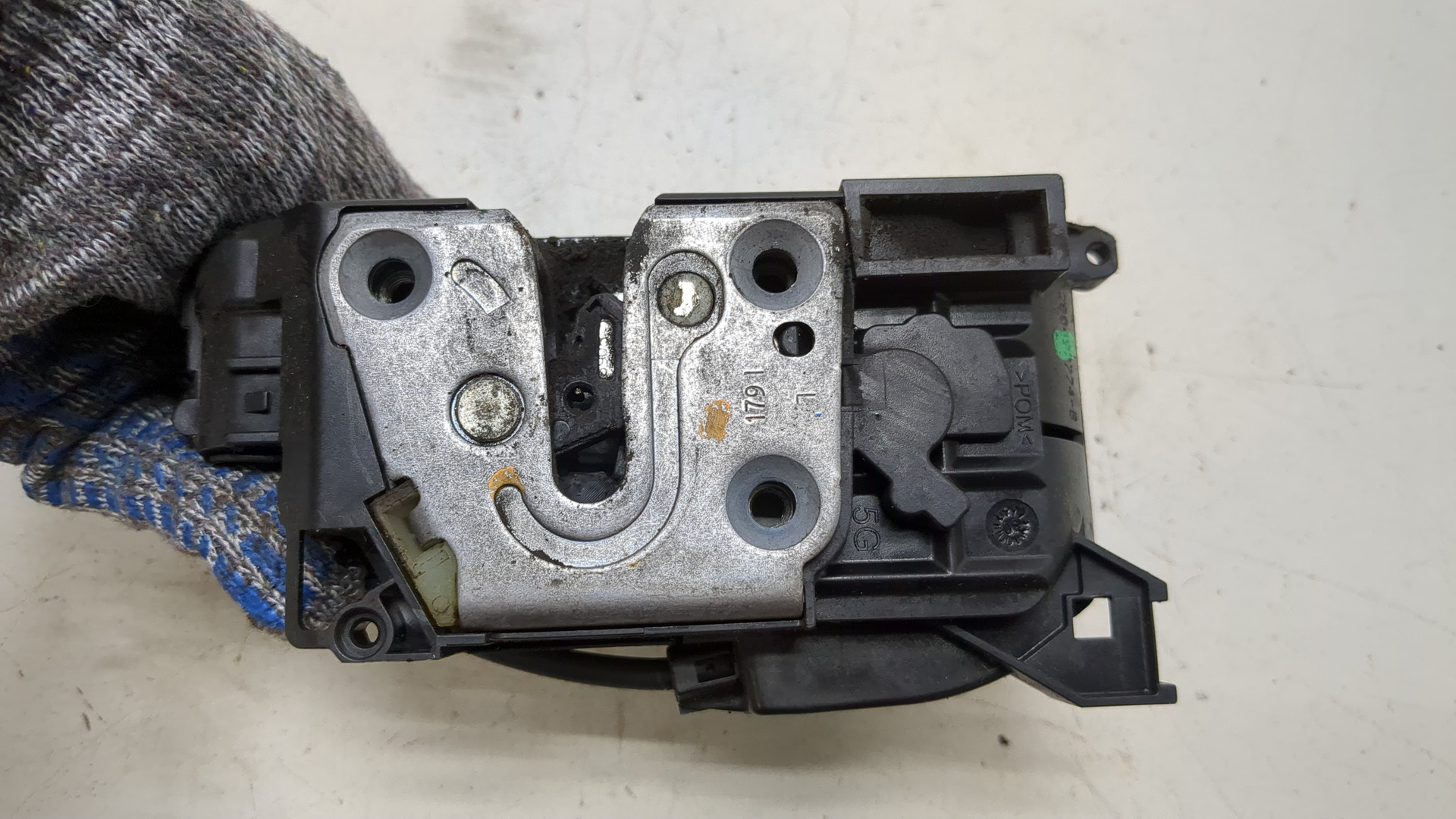 Замок двери сдвижной