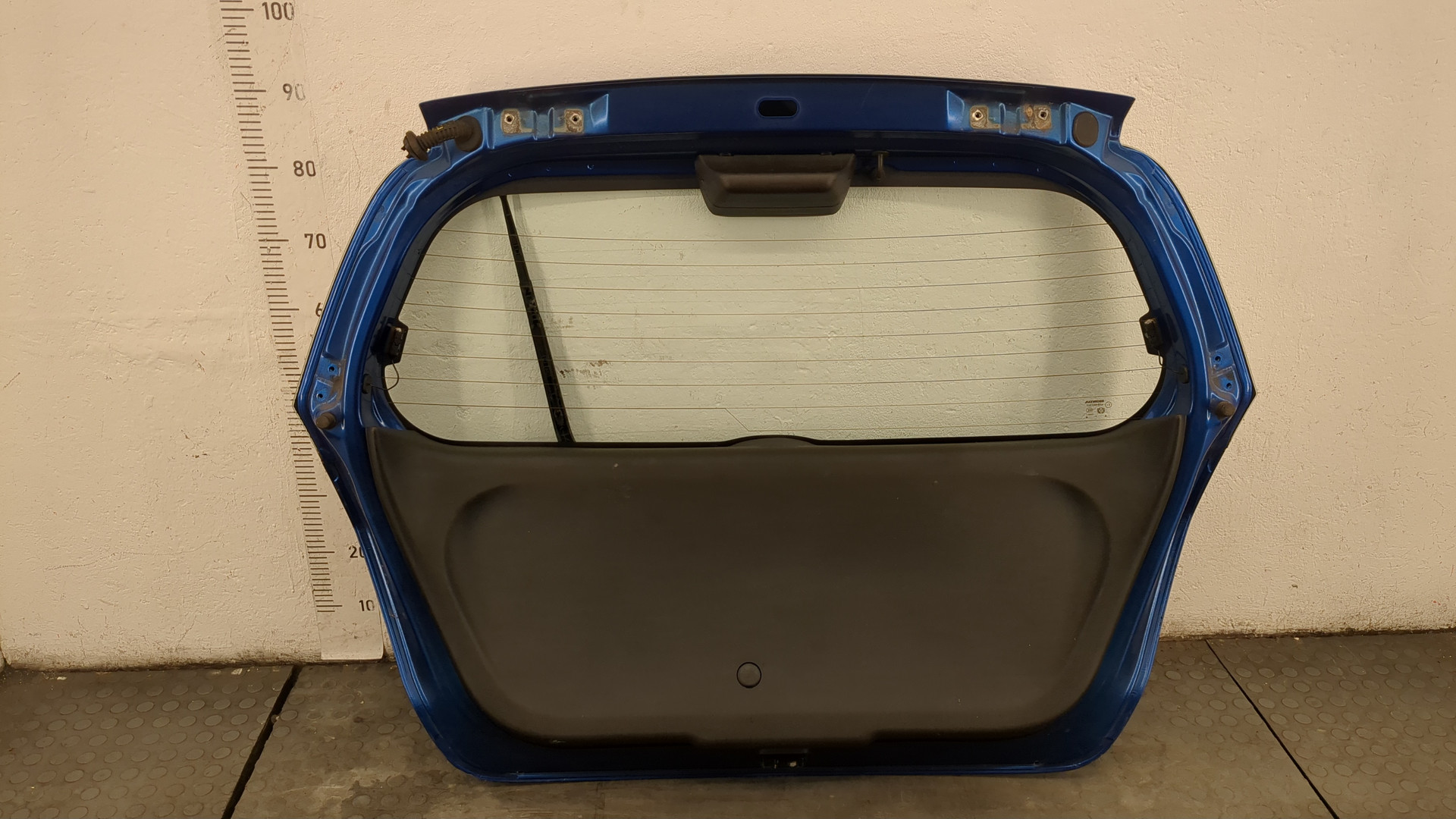 Дверь багажника