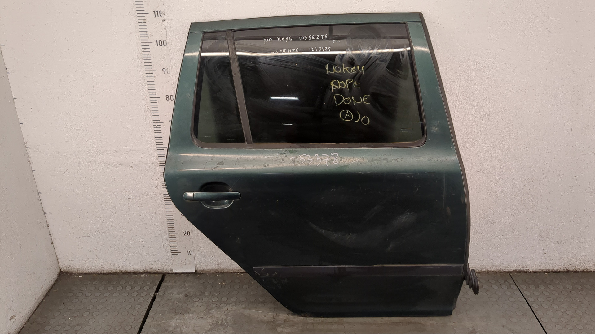 Дверь задняя правая