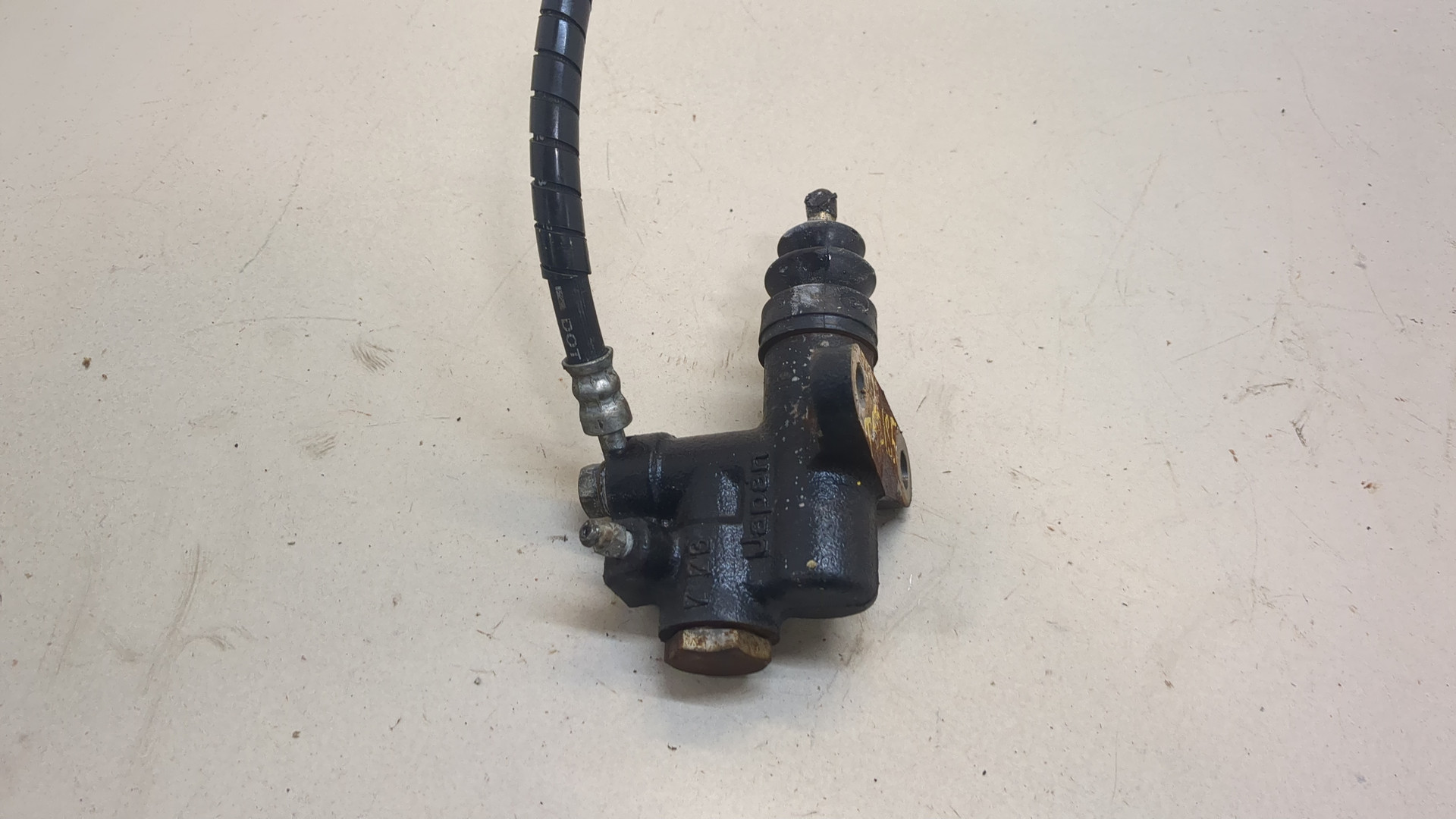 Цилиндр сцепления рабочий