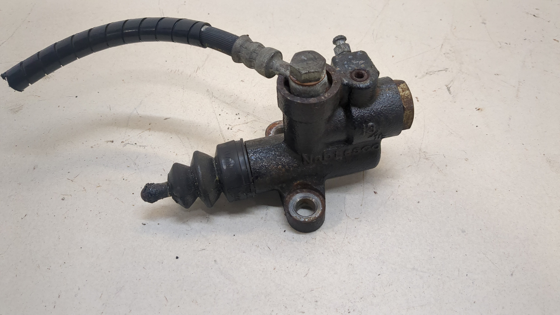 Цилиндр сцепления рабочий