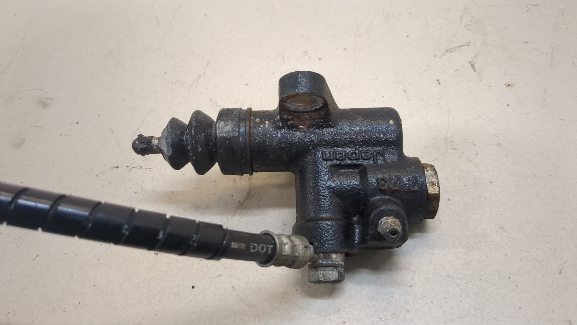 Цилиндр сцепления рабочий