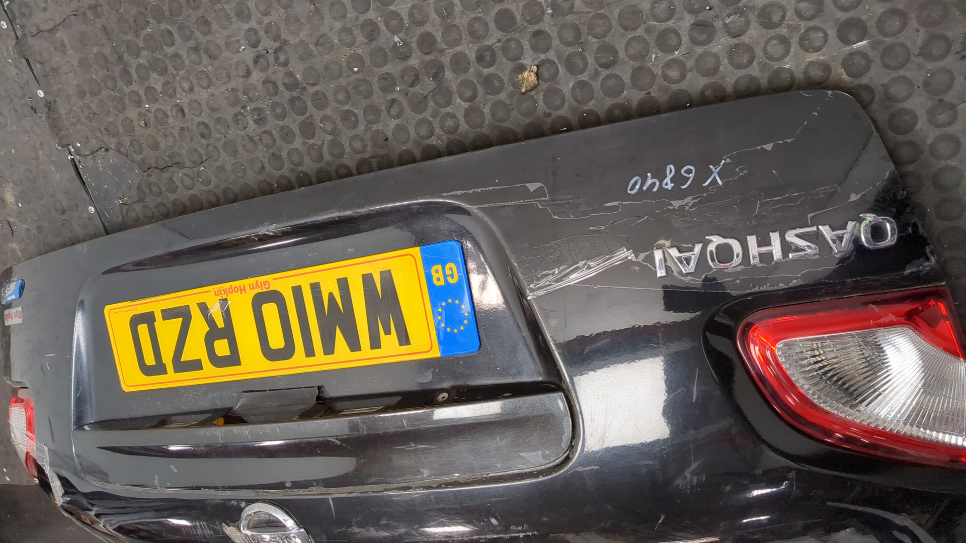 Дверь багажника