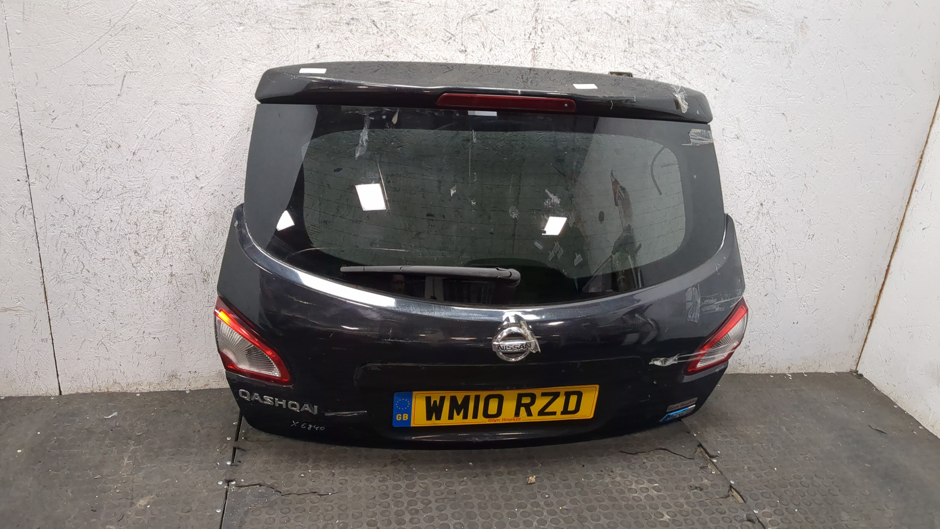 Дверь багажника