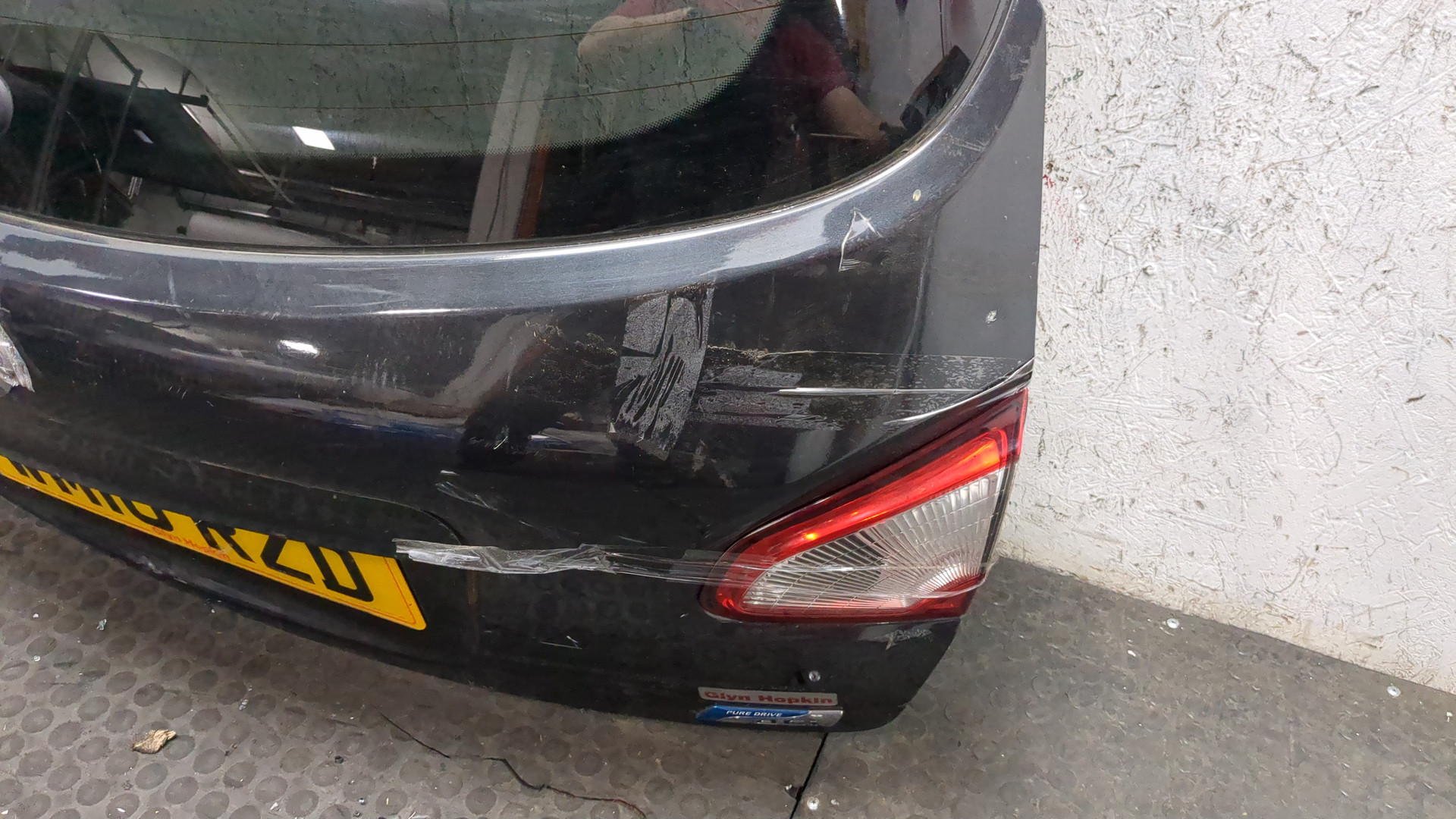 Дверь багажника