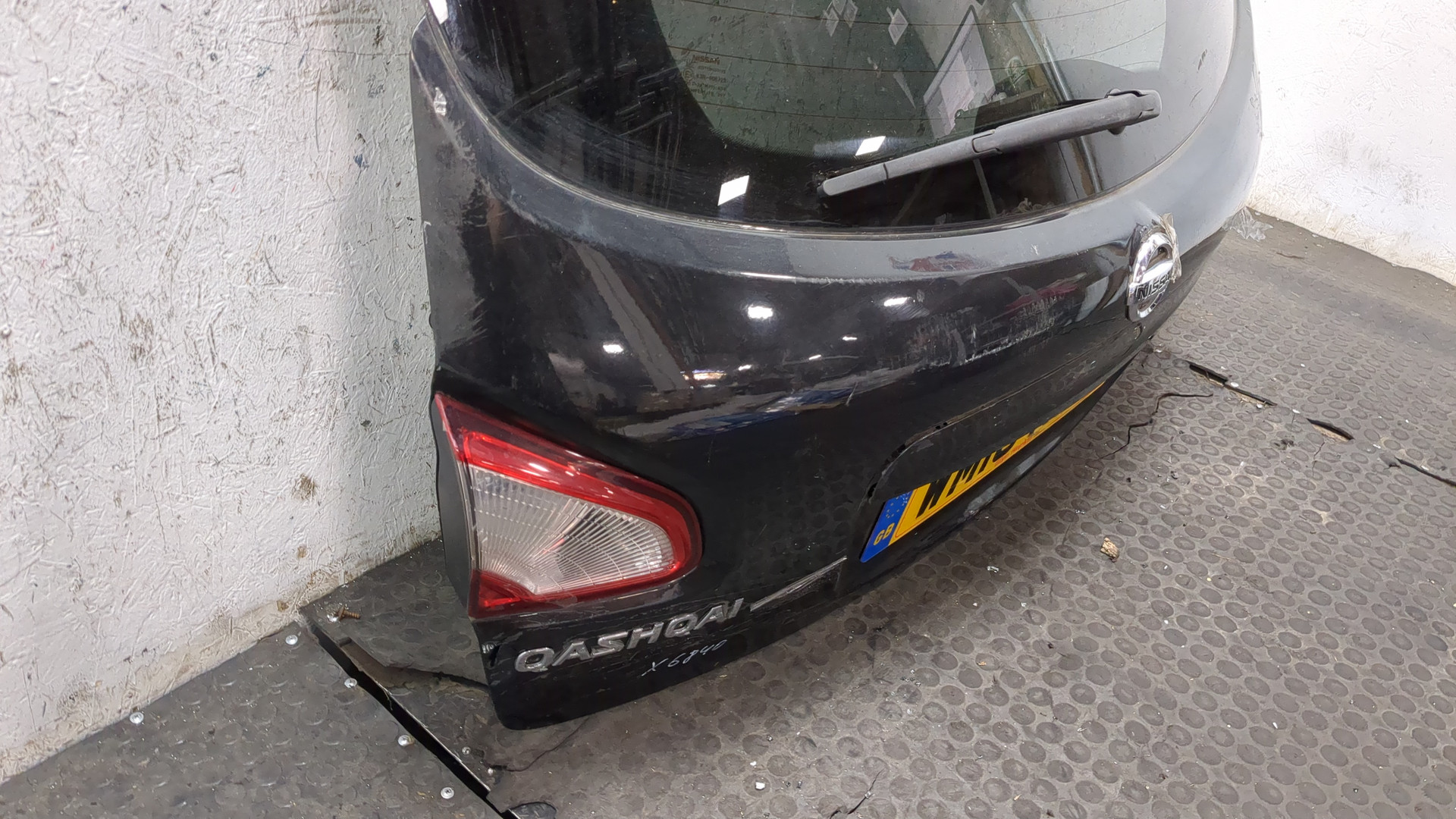 Дверь багажника