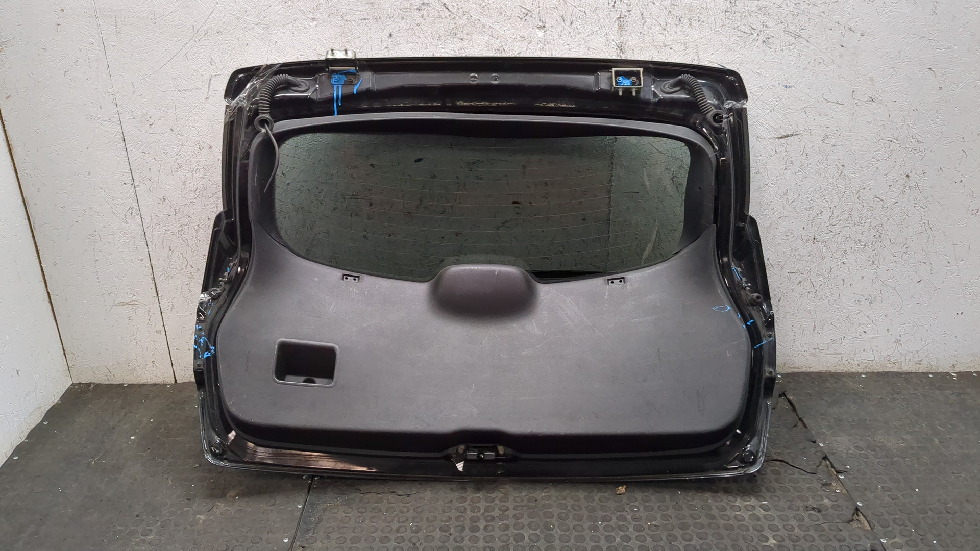 Дверь багажника